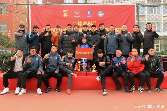 Winnie与未婚夫凯尔-库兹马甜蜜合影分享爱情的瞬间